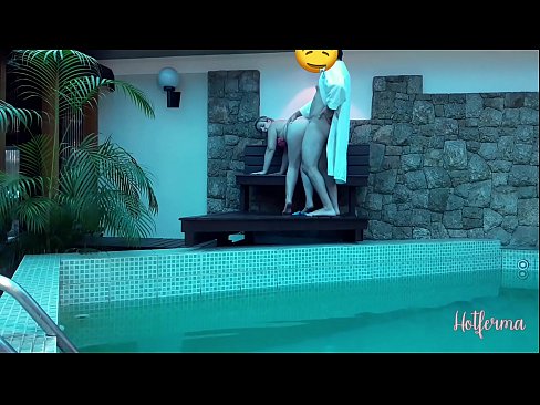 ❤️ Bòs envite sèvant nan pisin lan, men li pa t 'kapab reziste yon cho ️ Videyo pònografi nan ht.pornofilmtv.ru ☑
